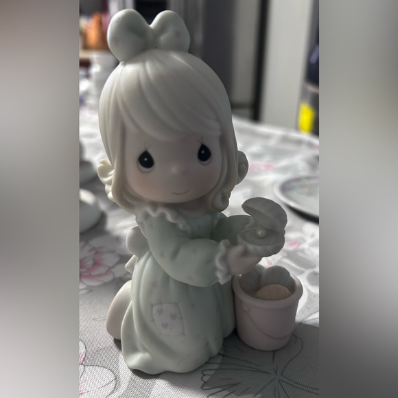 Vintage Precious Moments Figurine “ It is No Secret What God Can Do” - Picture 1 of 7